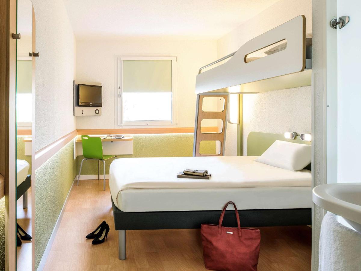 Ibis Budget Courbevoie Paris La Defense Экстерьер фото